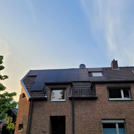 Messezimmer Am Thewissenweg Düsseldorf Extérieur photo
