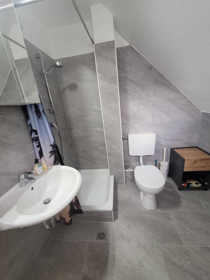 Messezimmer Am Thewissenweg Düsseldorf Extérieur photo