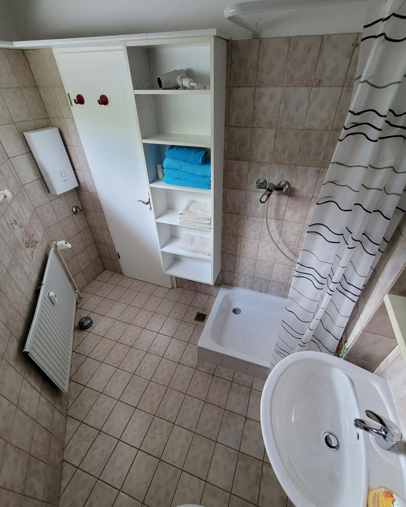 Messezimmer Am Thewissenweg Düsseldorf Extérieur photo